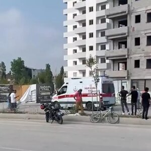 adanada muteahhit otomobil carpmasiyla hayatini kaybetti BfDmUbRB