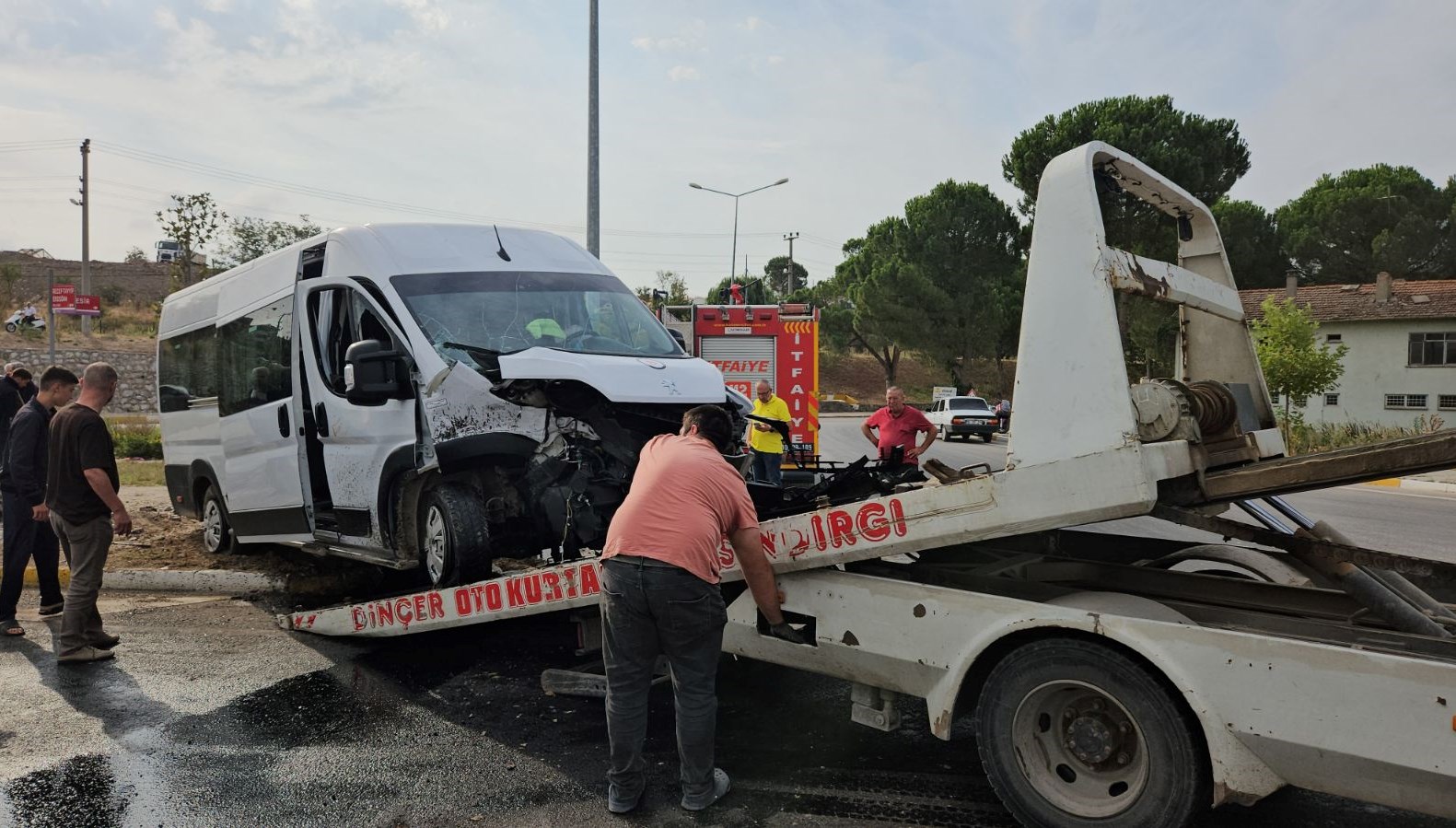 isci servisi ile hafif ticari arac carpisti 4yarali dRXuRYcu