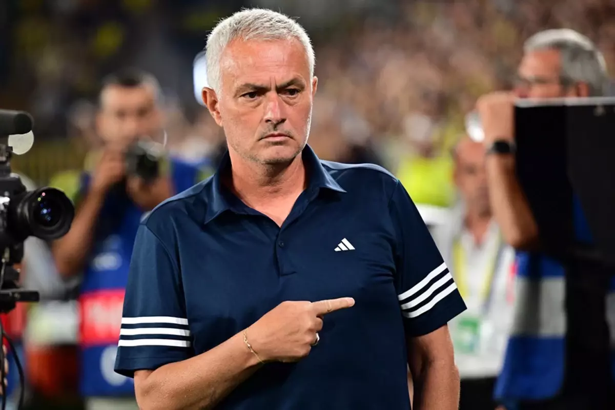 mourinho fenerbahce yonetimini topa tuttu Ltyty932
