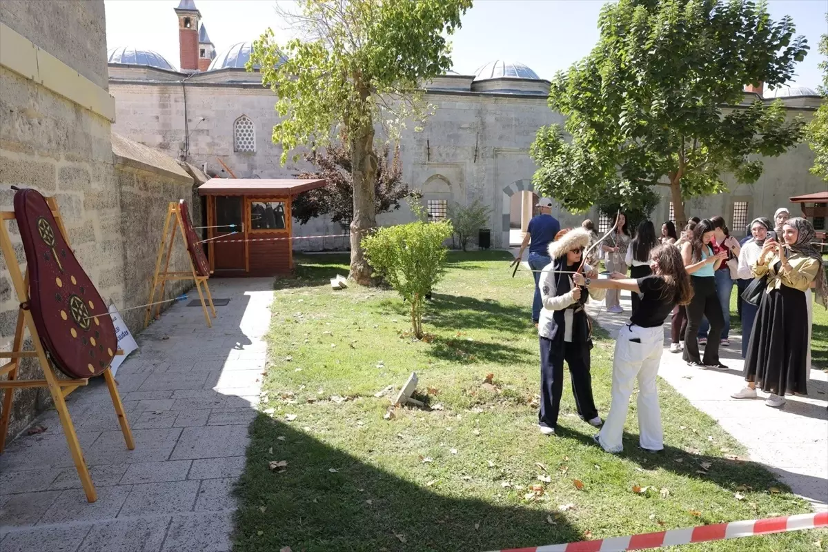 ogrenciler kirkpinar yagli gureslerini tanidi OtgjkTbX