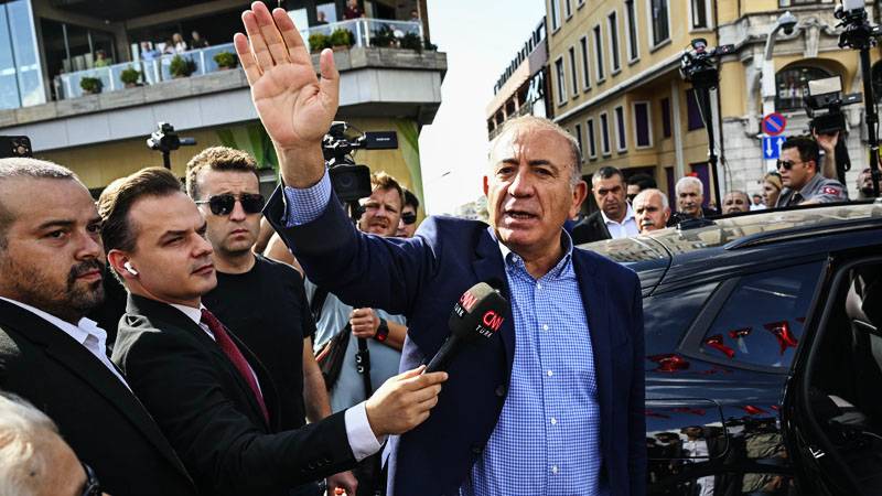 ozgur ozeli karsilayacagim demisti gursel tekin taksimdeki torene katilmadi FyxLUbIJ