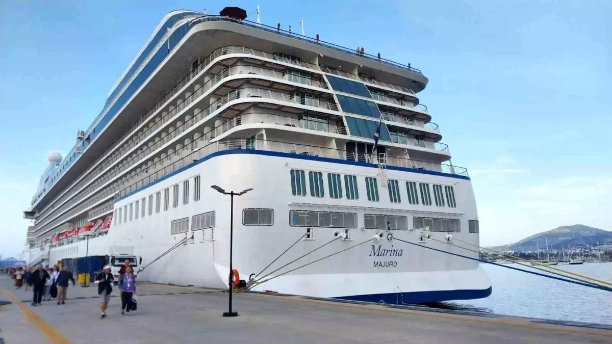 bodruma marina gemisi ile 1194 yolcu geldi juz7d7lu.jpg