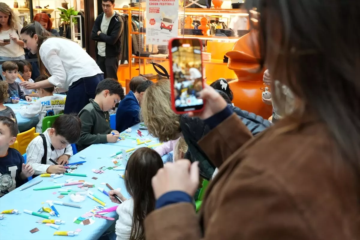 kirmizi karavan projesi ile cocuklar gelecege umut tasiyor J9dcU3NZ.jpg