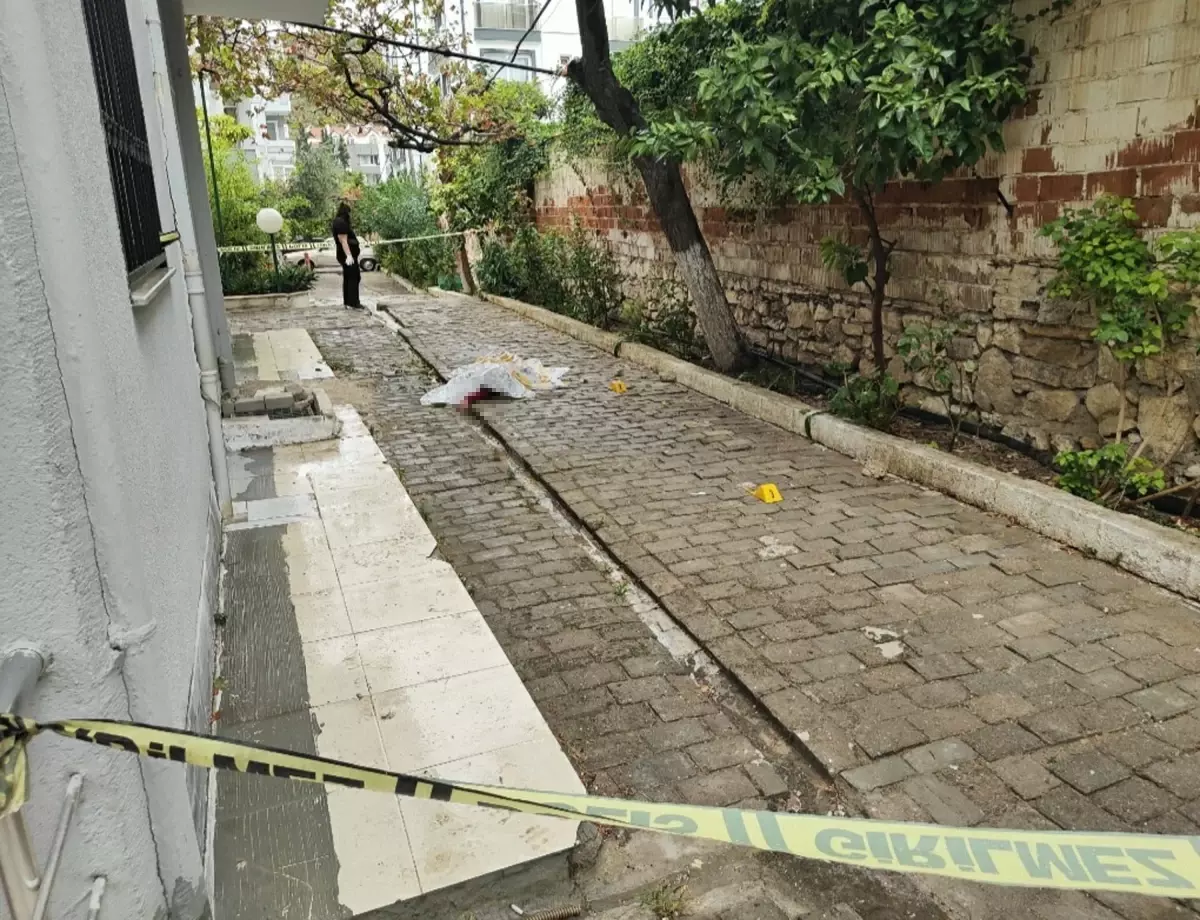 kusadasinda 30 yasindaki kadin pencereden dustu 5PKdDPlh