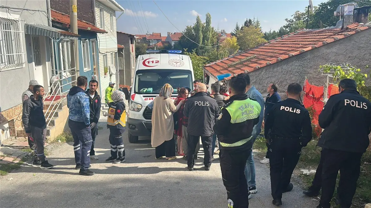 kutahyada yanginda anne ve 3 cocuk kurtarildi MpKK7vt6.jpg