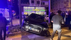 ankarada-iki-ayri-trafik-kazasinda-4-kisi-yaralandi-jKkQfCbL