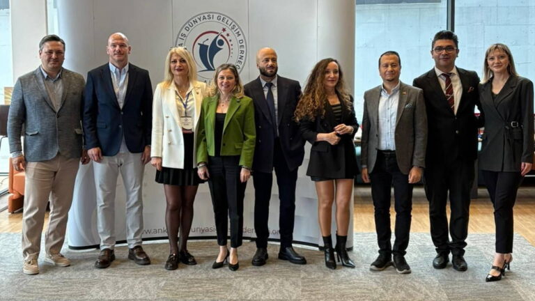 kariyer-gelisimi-ve-liderlik-zirvesi-ankarada-yapildi-e6A9COCE