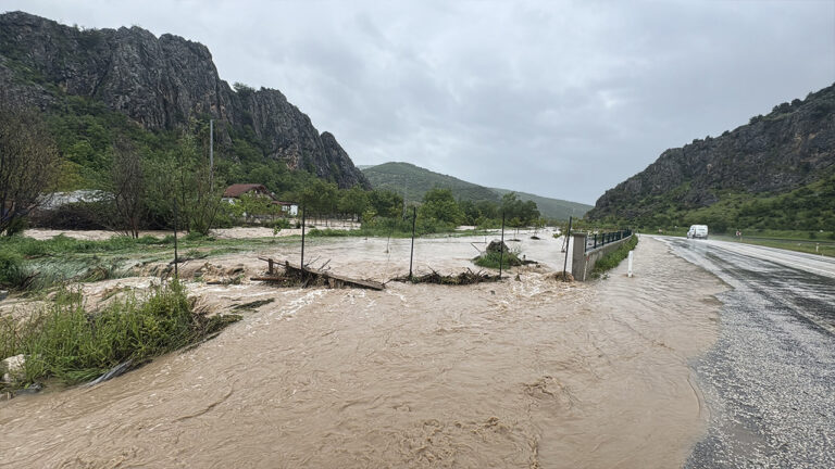 zilede-dere-tasti-evleri-su-basti-fuzrD5sW