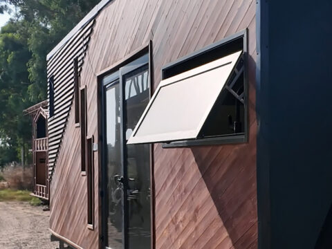 Balide tatildeydi 165 milyon liralik tiny houseuna dondugunde soke oldu TnMafW8s