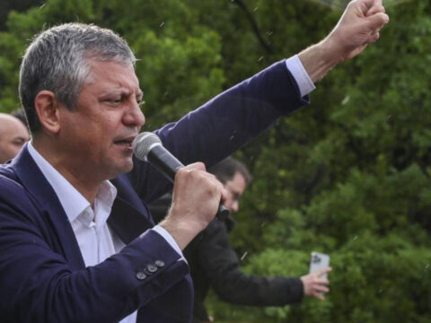 Dunya basini ozgur ozelin yeni partisini mansetlerine tasidi turkiye siyaseti icin tarihi kirilma hcGrYp7U