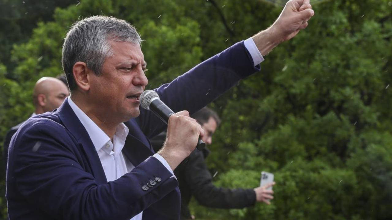 Dunya basini ozgur ozelin yeni partisini mansetlerine tasidi turkiye siyaseti icin tarihi kirilma hcGrYp7U